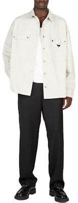 프라다 화이트 클래식 포인트 칼라 긴팔 버튼업 셔츠. GEC088-13B3-F0379 Shop 프라다 화이트 클래식 포인트 칼라 긴팔 버튼업 셔츠. GEC088-13B3-F0379