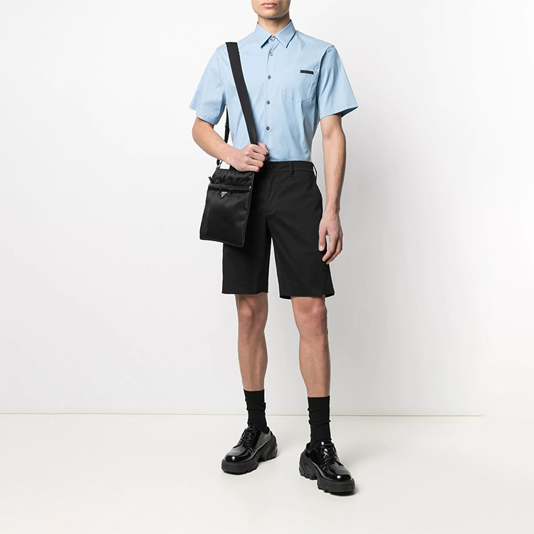 Purchase 普拉达黑色休闲短裤 SPE221-GQS-F0002