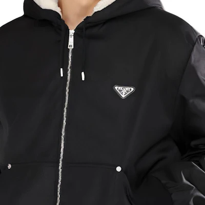 Prada 黑色连帽logo长袖拉链夹克 SGC5851WQ8-F0002 Purchase Prada 黑色连帽logo长袖拉链夹克 SGC5851WQ8-F0002