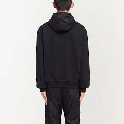 普拉达黑色Logo刺绣拉链连帽夹克外套. UJL186S2021YYB-F0806 Shop 普拉达黑色Logo刺绣拉链连帽夹克外套. UJL186S2021YYB-F0806