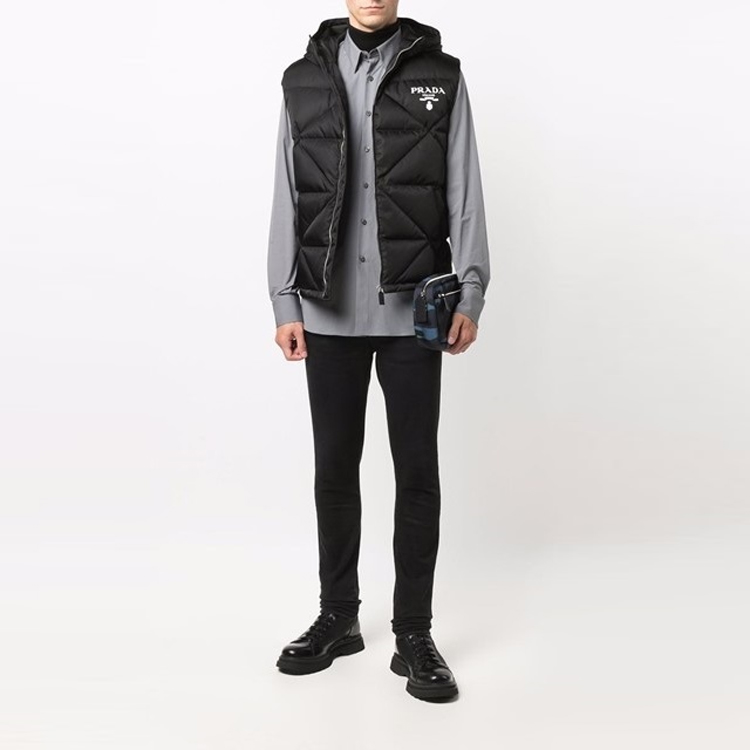 Purchase 普拉达黑色连帽徽标印花羽绒马甲. SGB804-1WQ8-F0002