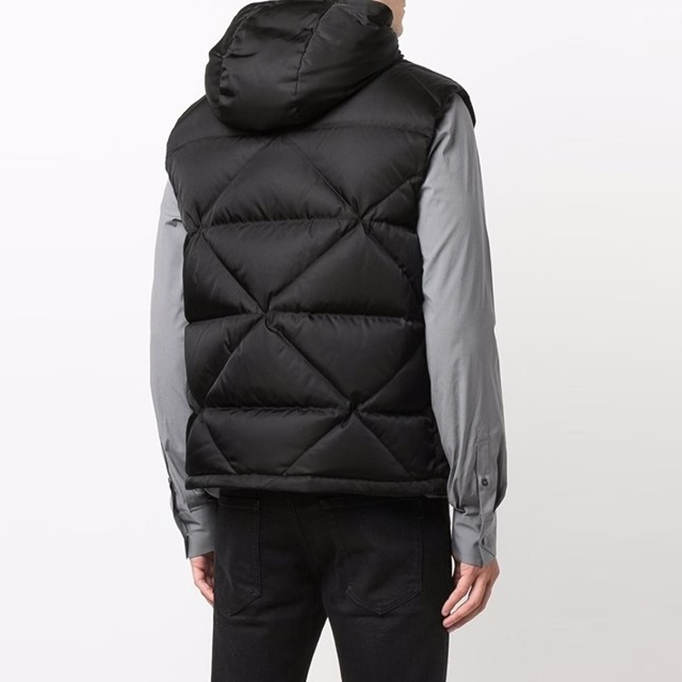 Sizing 普拉达黑色连帽徽标印花羽绒马甲. SGB804-1WQ8-F0002