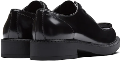Shop PRADA 普拉達 亮面皮革綁帶鞋 黑色