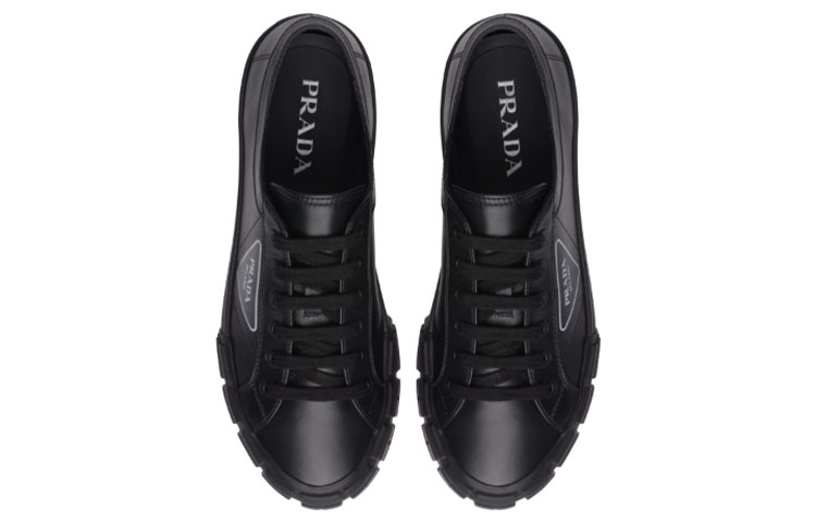 Shop 普拉达Cassetta Wheel低帮黑色皮革鞋 2EG302-A21-F0002