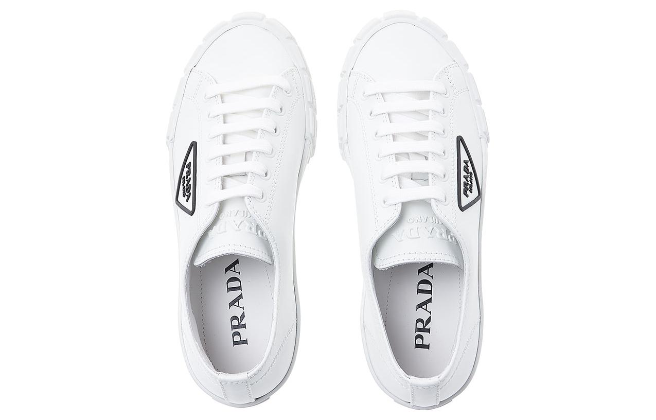 Shop Prada Cassetta Wheel Rendah 'Putih' 2EG407-A21-F0964