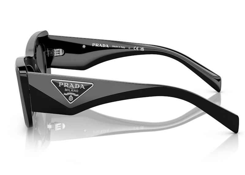 Lookbook Cermin Mata Prada Cat Eye Hitam/Kelabu Gelap (SPR 13Z 1AB-5S0)