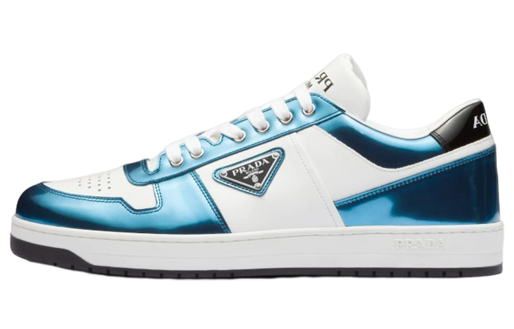 Buy Zapatillas Prada Downtown Low Top de Cuero Blanco y Azul Metálico. 2EE364_3LL2_F0W81