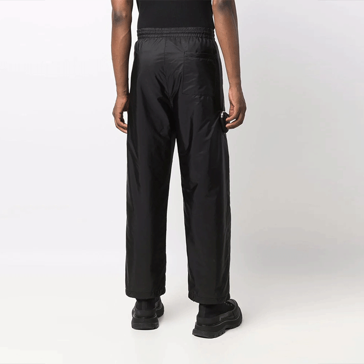 Shop 普拉达FW21黑色宽松版标志补丁休闲裤。 SPH141-1WQ9-S-212-F0002