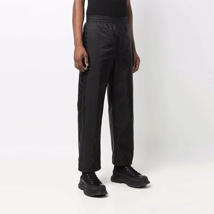 Sizing 普拉达FW21黑色宽松版标志补丁休闲裤。 SPH141-1WQ9-S-212-F0002