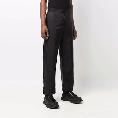 普拉达FW21黑色宽松版标志补丁休闲裤。 SPH141-1WQ9-S-212-F0002 Sizing 普拉达FW21黑色宽松版标志补丁休闲裤。 SPH141-1WQ9-S-212-F0002