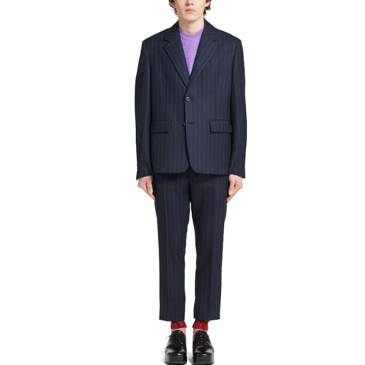 Lookbook PRADA FW21 藍色條紋羊毛單排扣西裝外套。 UGM169-1ZCX-F0008-S-212