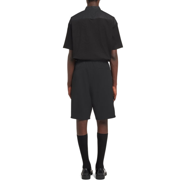 Shop PRADA 2021秋冬宽松版休闲短裤纯色黑色 SPH179-1XTO-F0002-S-221
