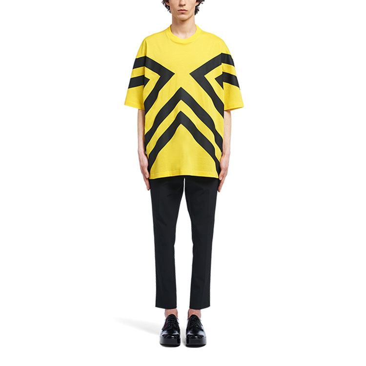 Lookbook 프라다 FW21 옐로우 프린트 코튼 반팔 티셔츠 UJN741-1ZWB-F0AG4-S-211