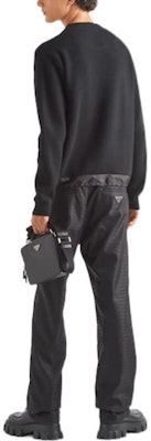 普拉达 FW22 黑色休闲裤 后袋三角标设计. SPH225-11FC-F0002-S-222 Purchase 普拉达 FW22 黑色休闲裤 后袋三角标设计. SPH225-11FC-F0002-S-222