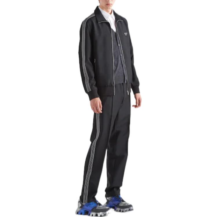 Lookbook PRADA FW22 Seluar Hitam Kasual Potongan Lurus dengan Butang Tersembunyi. SPH261-G54-F0002-S-231