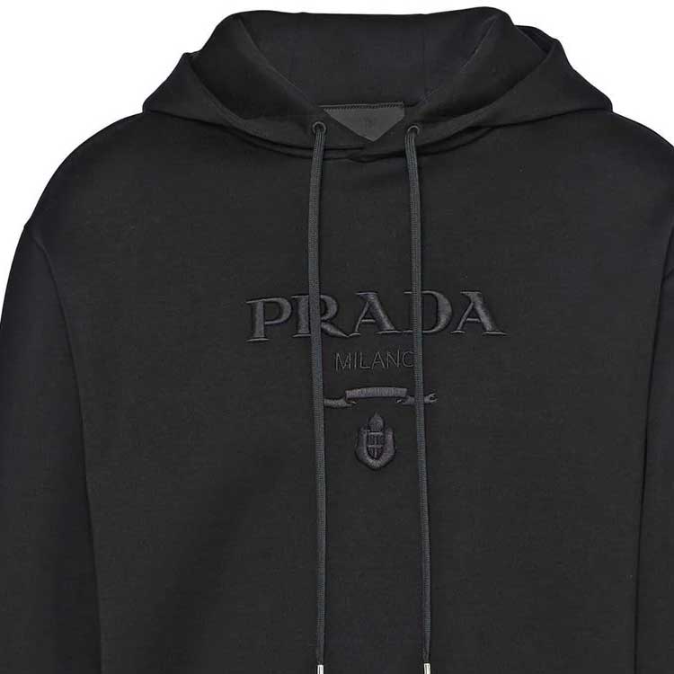 Sizing PRADA FW22 Hoodie Hitam Oversized dengan Logo Bersulam dan Tali Serut. UJL34AS22211B3-F0806