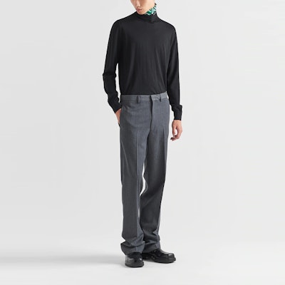 Jersey de Lana con Cuello Alto y Estampado Geométrico Negro PRADA FW22. UMR534-11QV-F0002-S-222 Lookbook Jersey de Lana con Cuello Alto y Estampado Geométrico Negro PRADA FW22. UMR534-11QV-F0002-S-222