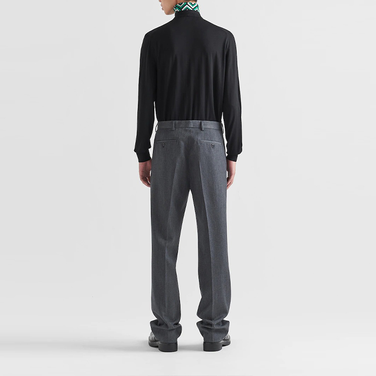 Shop PRADA FW22 黑色幾何圖案高領羊毛毛衣 UMR534-11QV-F0002-S-222