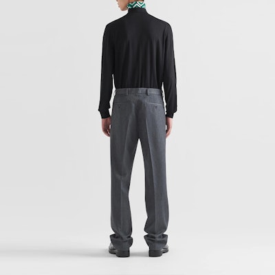 Jersey de Lana con Cuello Alto y Estampado Geométrico Negro PRADA FW22. UMR534-11QV-F0002-S-222 Shop Jersey de Lana con Cuello Alto y Estampado Geométrico Negro PRADA FW22. UMR534-11QV-F0002-S-222