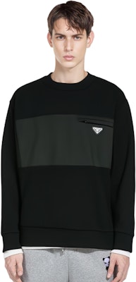 普拉达 FW22 黑色标志长袖圆领卫衣. UJL096-11JE-F0806-S-222 Shop 普拉达 FW22 黑色标志长袖圆领卫衣. UJL096-11JE-F0806-S-222