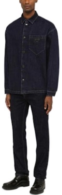 프라다 FW22 블랙 루즈핏 선프로텍션 데님 셔츠. GEC066109J-F0008 Shop 프라다 FW22 블랙 루즈핏 선프로텍션 데님 셔츠. GEC066109J-F0008