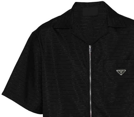 프라다 FW22 블랙 반팔 지퍼 셔츠 칼라 디자인 SC620S22211FCF0002 Purchase 프라다 FW22 블랙 반팔 지퍼 셔츠 칼라 디자인 SC620S22211FCF0002