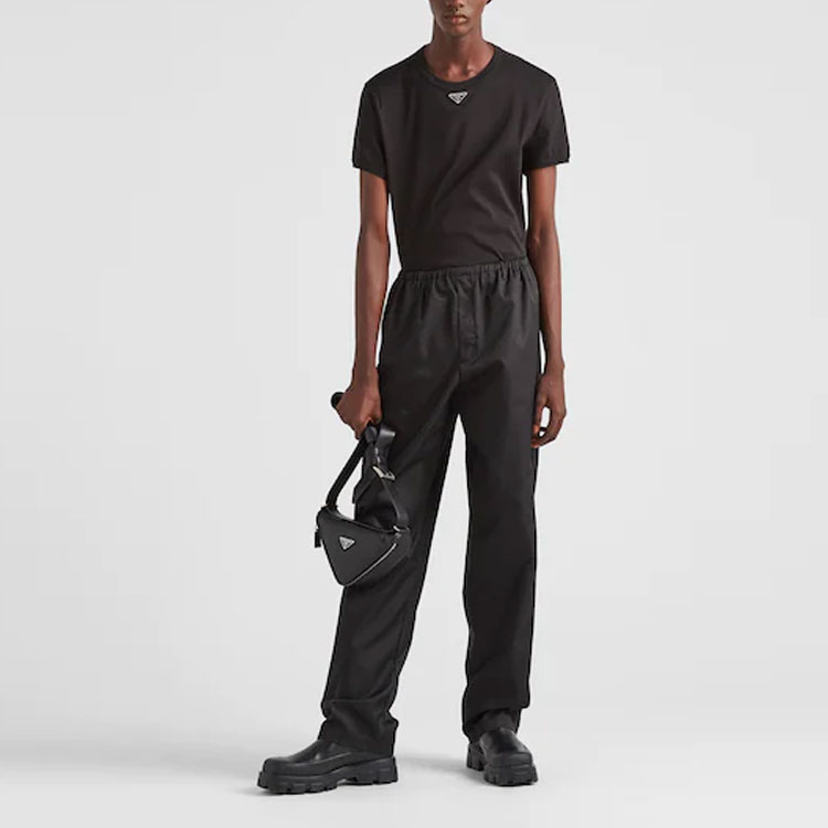 Shop PRADA FW22 Baju-T Hitam Logo Lengan Pendek Crewneck UJN824-11ZM-F0002-S-222