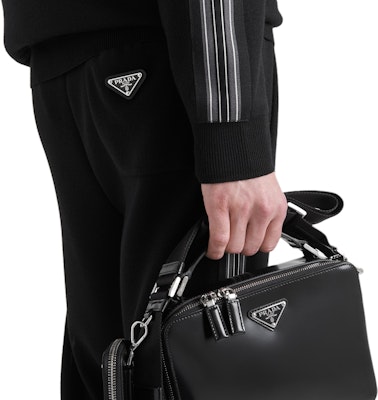 PRADA FW22 黑色直筒運動褲對比條紋徽標設計 UMP129-12D9-F0002-S-231 Sizing PRADA FW22 黑色直筒運動褲對比條紋徽標設計 UMP129-12D9-F0002-S-231