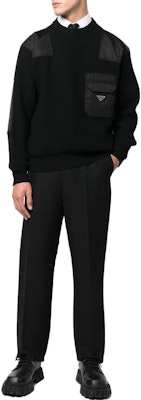 PRADA FW22 Sweater Rajutan Wol Hitam dengan Desain Logo Saku. UMB392S22211AP-F0002 Shop PRADA FW22 Sweater Rajutan Wol Hitam dengan Desain Logo Saku. UMB392S22211AP-F0002