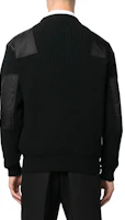 Purchase PRADA FW22 Sweater Rajutan Wol Hitam dengan Desain Logo Saku. UMB392S22211AP-F0002