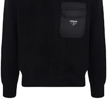 Cheap PRADA FW22 Sweater Rajutan Wol Hitam dengan Desain Logo Saku. UMB392S22211AP-F0002