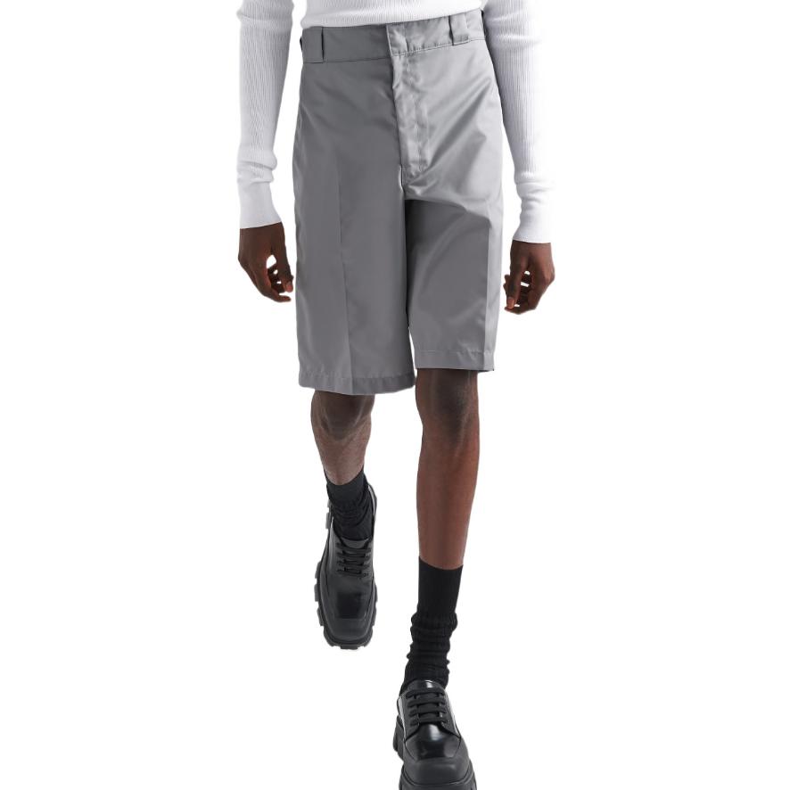 PRADA FW22  Grey Solid Loose Fit Bermuda Casual Shorts. SPG32-1WQ8-F0K44-S-182 圖 5