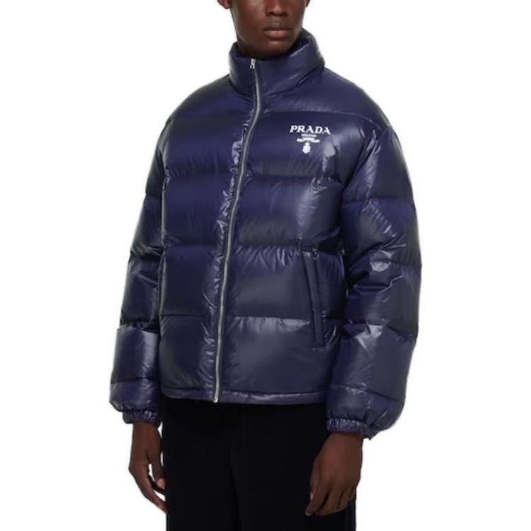 Shop PRADA FW22 藍色徽標印花立領菱格外套。 SGC089-11A9-F0SVF-S-222