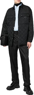 Prada FW22 黑色菱格Logo貼布襯衫外套 男款 SC616M-1WQ8-F0002-S-222 Lookbook Prada FW22 黑色菱格Logo貼布襯衫外套 男款 SC616M-1WQ8-F0002-S-222