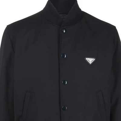 Chaqueta Bomber Negra Prada FW22 con Parche Triangular SGC073-11A6-F0002 Details for Chaqueta Bomber Negra Prada FW22 con Parche Triangular SGC073-11A6-F0002