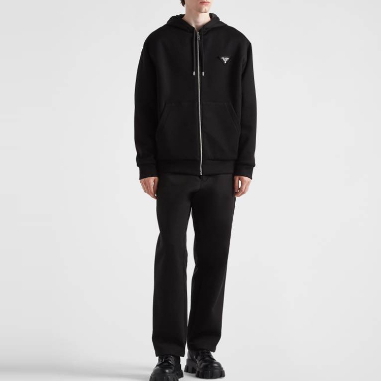 Shop プラダ FW23 ブラックフーディー ロゴレタープリント＆ジッパー付き. UJL32B-11OQ-F0002-S-OOO