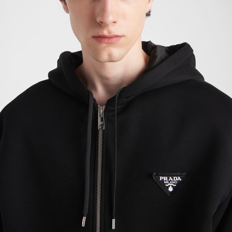 Sizing プラダ FW23 ブラックフーディー ロゴレタープリント＆ジッパー付き. UJL32B-11OQ-F0002-S-OOO