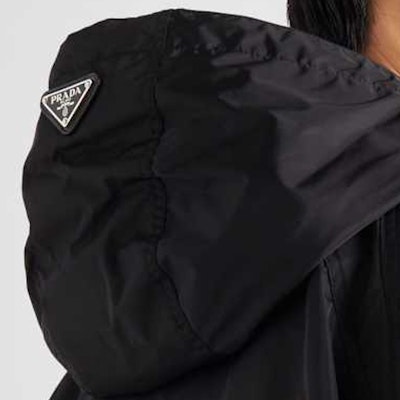 PRADA FW23 ブラック 無地 ロゴ フーディージャケット SGC557-14I2-F0002-SOOO Sizing PRADA FW23 ブラック 無地 ロゴ フーディージャケット SGC557-14I2-F0002-SOOO