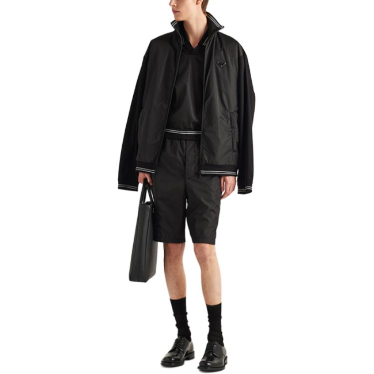 Lookbook 普拉达 FW23 黑色条纹百慕大休闲短裤. UJP234-1YR5-F0806-S-OOO