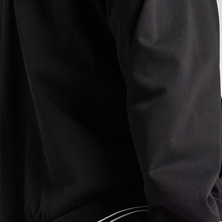 Purchase 普拉达 FW23 黑色条纹百慕大休闲短裤. UJP234-1YR5-F0806-S-OOO