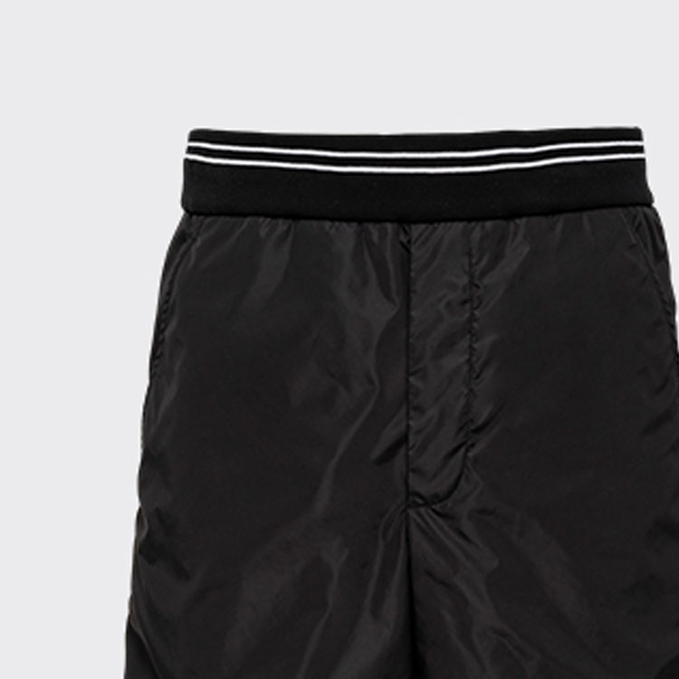 Sizing 普拉达 FW23 黑色条纹百慕大休闲短裤. UJP234-1YR5-F0806-S-OOO