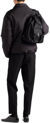 PRADA FW24 男士黑色寬鬆三角標棉質外套. SGC691-1WQ9-F0002-S-OOO Shop PRADA FW24 男士黑色寬鬆三角標棉質外套. SGC691-1WQ9-F0002-S-OOO