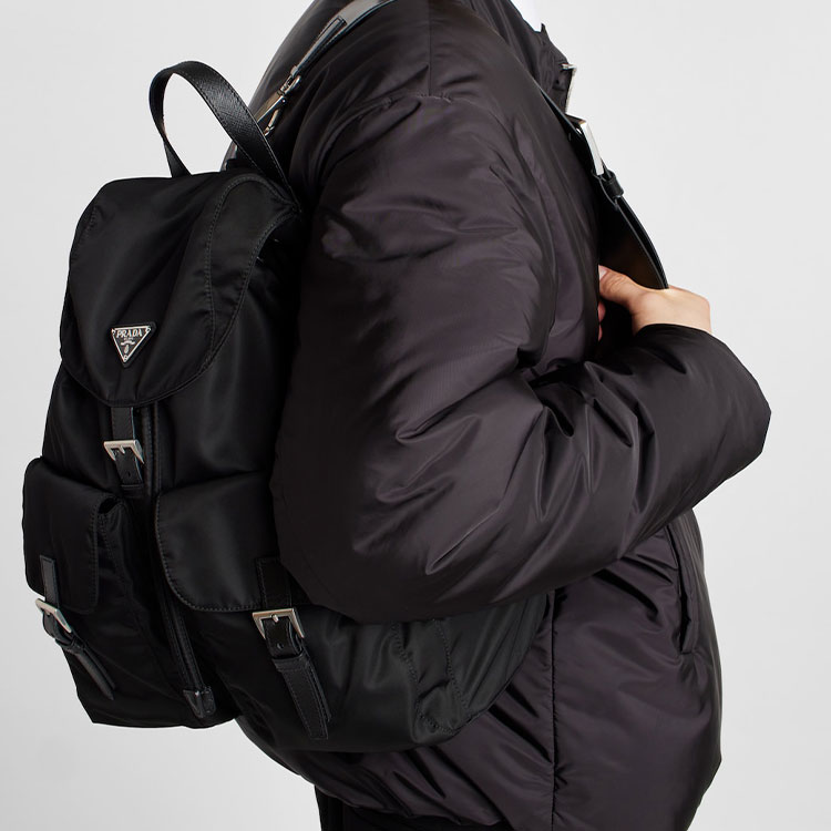 Purchase PRADA FW24 男士黑色寬鬆三角標棉質外套. SGC691-1WQ9-F0002-S-OOO