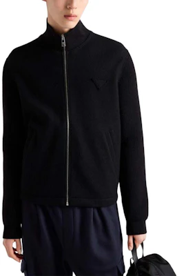 Prada FW24 黑色羊毛外套,全拉鍊設計,長袖款式附Logo SGC686-1Y5V-F0002-S-OOO Lookbook Prada FW24 黑色羊毛外套,全拉鍊設計,長袖款式附Logo SGC686-1Y5V-F0002-S-OOO