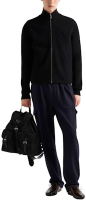 Prada FW24 黑色羊毛外套,全拉鍊設計,長袖款式附Logo SGC686-1Y5V-F0002-S-OOO Shop Prada FW24 黑色羊毛外套,全拉鍊設計,長袖款式附Logo SGC686-1Y5V-F0002-S-OOO