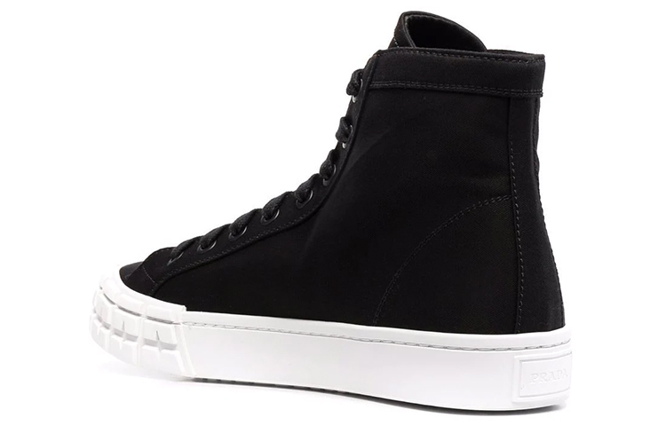 Shop Prada Zapatillas Altas de Moda Negras con Cordones 2TG158_GUD_F0967