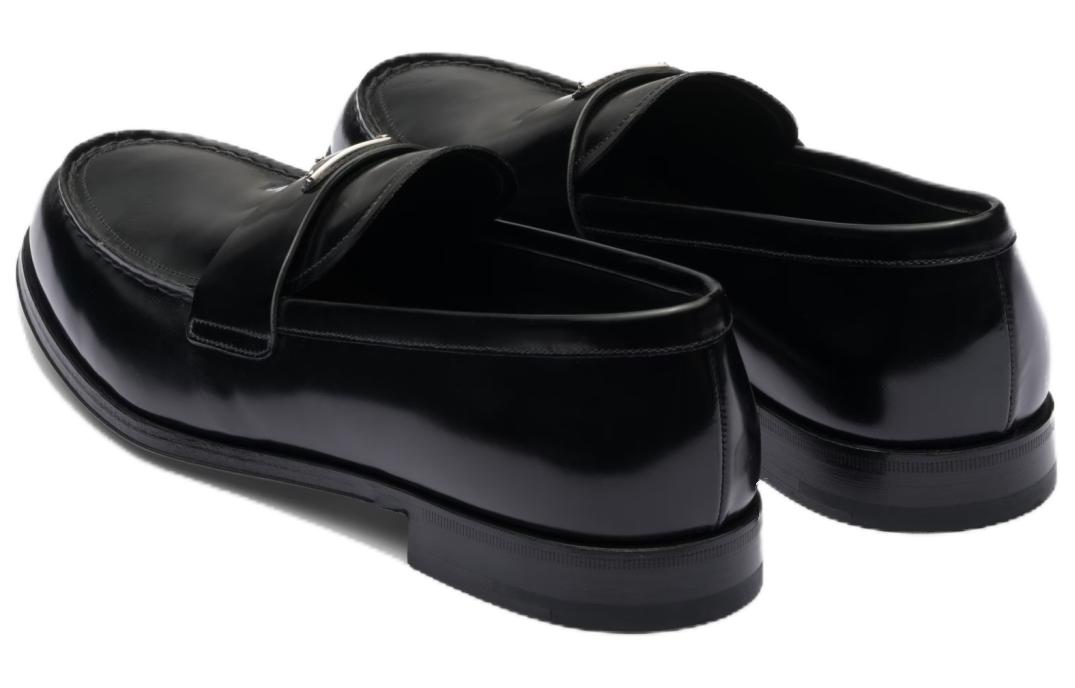 Shop Prada Sepatu Loafers Kulit 'Kenyamanan Slip-On Hitam' 2DB205_055_F0002_F_C000