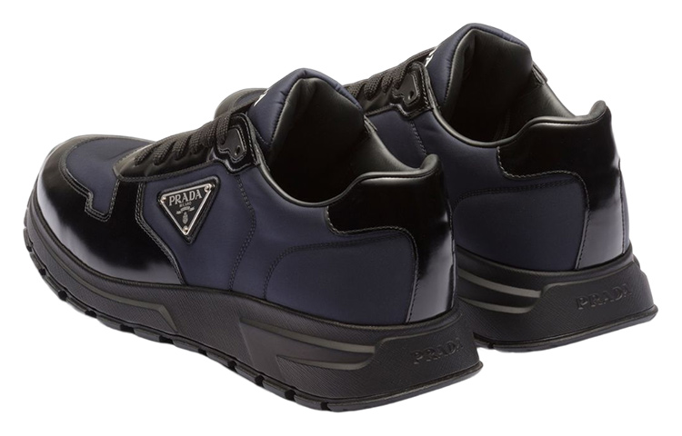 Shop PRADA 皮革 時尚束帶 減震 低筒 運動休閒鞋 男款 藍黑