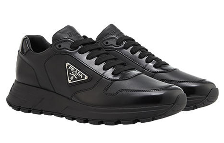 Lookbook プラダ レザー ローカットスニーカー (黒三角ロゴ) 2EE369_3LKI_F0002_F_G000