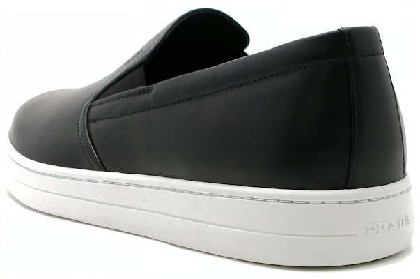 Prada Leather Round-Toe Flat Low-Top Sneakers 'Black' 4D2733_3O9U_F0632 Shop Prada Leather Round-Toe Flat Low-Top Sneakers 'Black' 4D2733_3O9U_F0632
